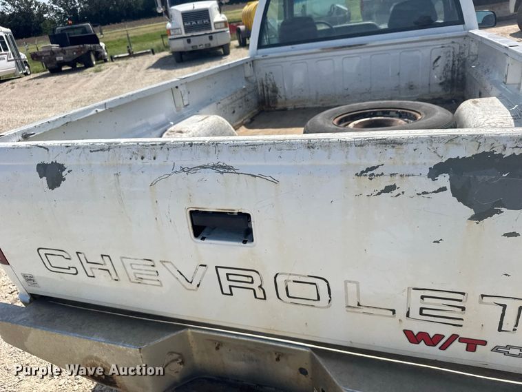 image for item DY3187 1995 Chevrolet C1500 pickup truck