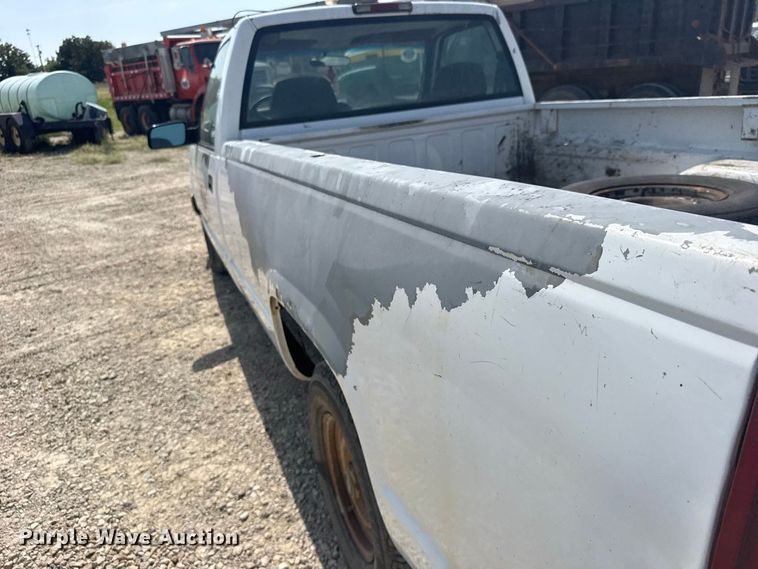 image for item DY3187 1995 Chevrolet C1500 pickup truck