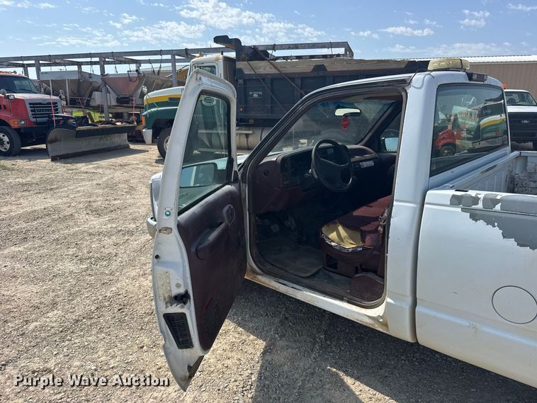 image for item DY3187 1995 Chevrolet C1500 pickup truck