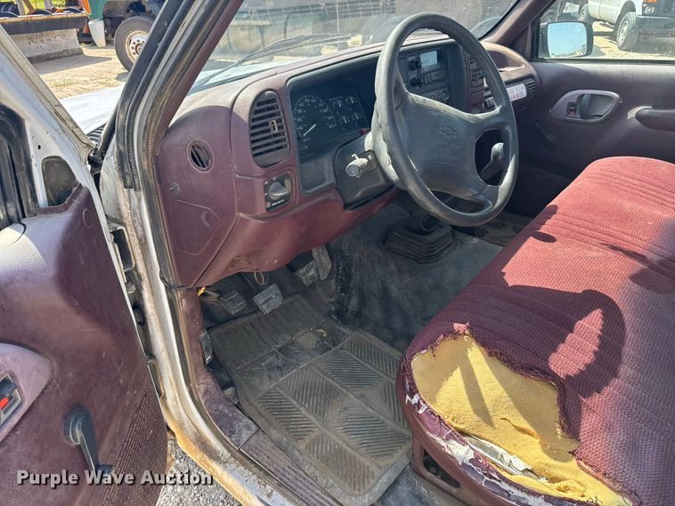 image for item DY3187 1995 Chevrolet C1500 pickup truck