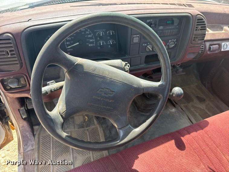 image for item DY3187 1995 Chevrolet C1500 pickup truck