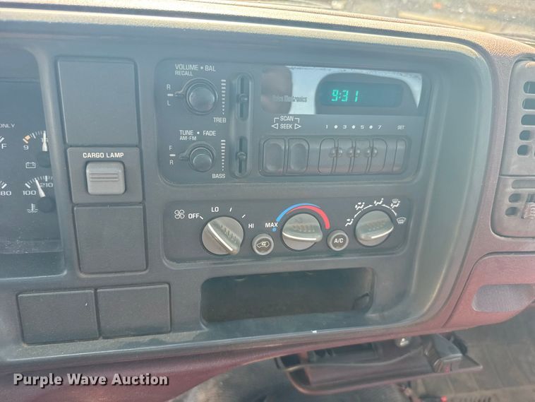 image for item DY3187 1995 Chevrolet C1500 pickup truck
