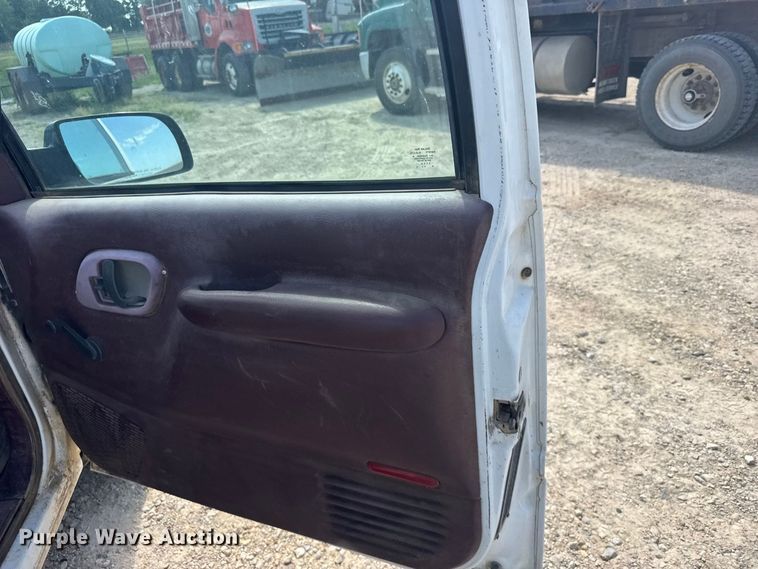 image for item DY3187 1995 Chevrolet C1500 pickup truck