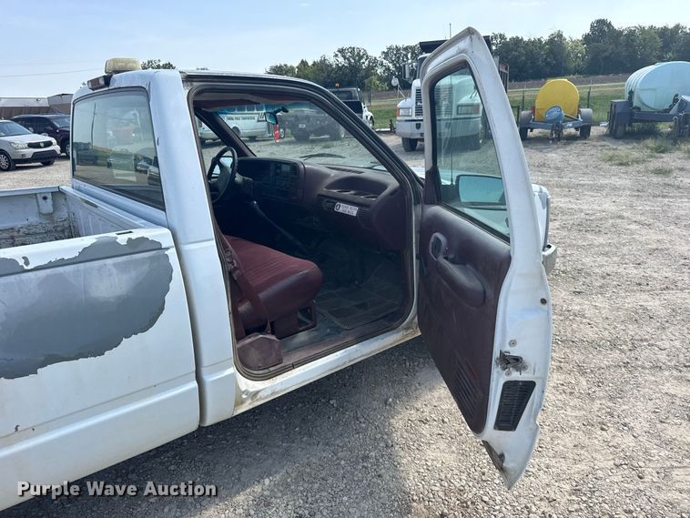 image for item DY3187 1995 Chevrolet C1500 pickup truck