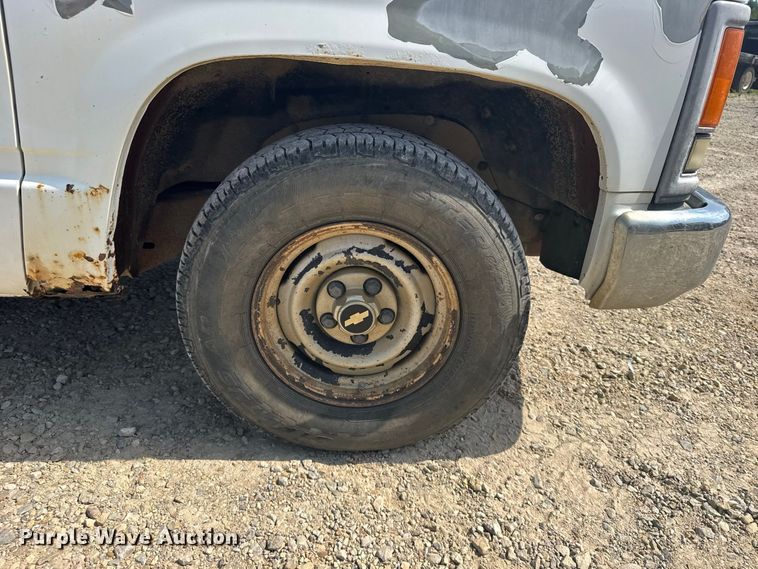 image for item DY3187 1995 Chevrolet C1500 pickup truck