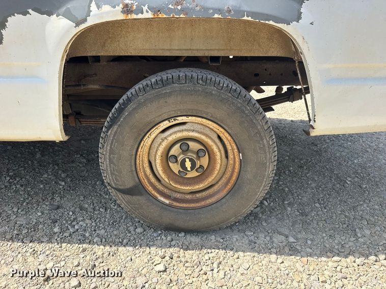 image for item DY3187 1995 Chevrolet C1500 pickup truck