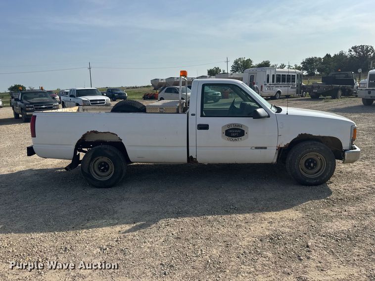 image for item DY3188 1997 Chevrolet C1500 pickup truck