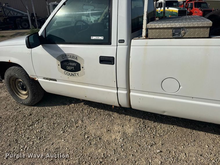 image for item DY3188 1997 Chevrolet C1500 pickup truck