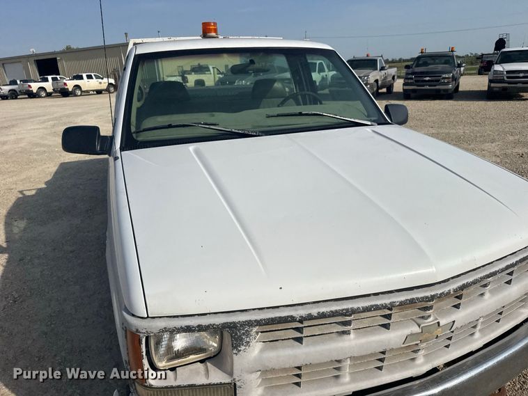 image for item DY3188 1997 Chevrolet C1500 pickup truck
