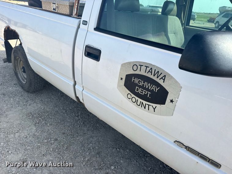image for item DY3188 1997 Chevrolet C1500 pickup truck