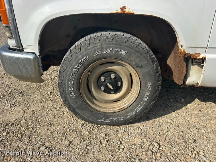 image for item DY3188 1997 Chevrolet C1500 pickup truck