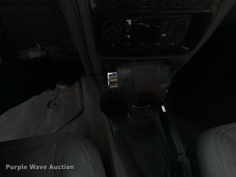 image for item DY3189 2006 Buick Rainier SUV