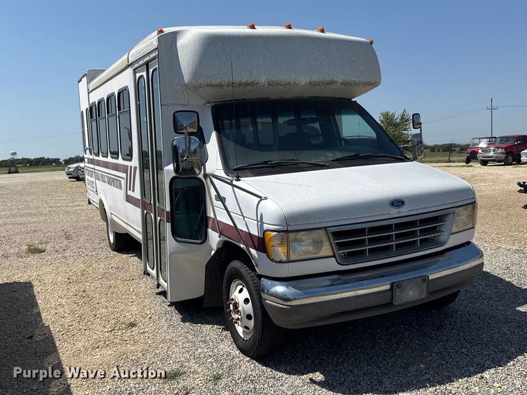 image for item DY3190 1993 Ford E-350 shuttle bus