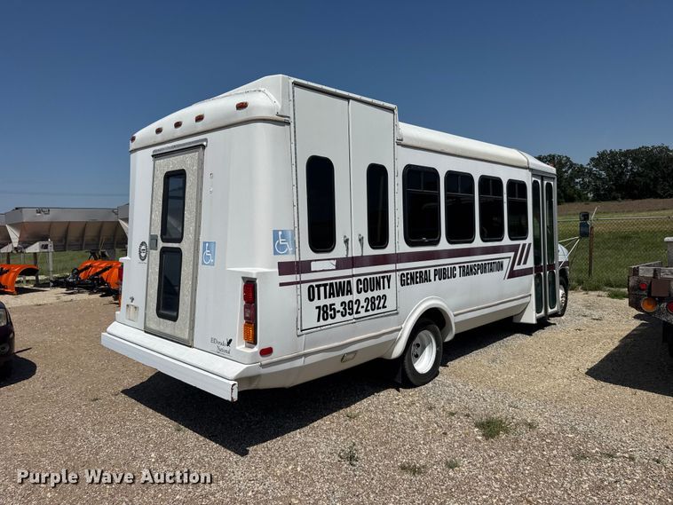image for item DY3190 1993 Ford E-350 shuttle bus
