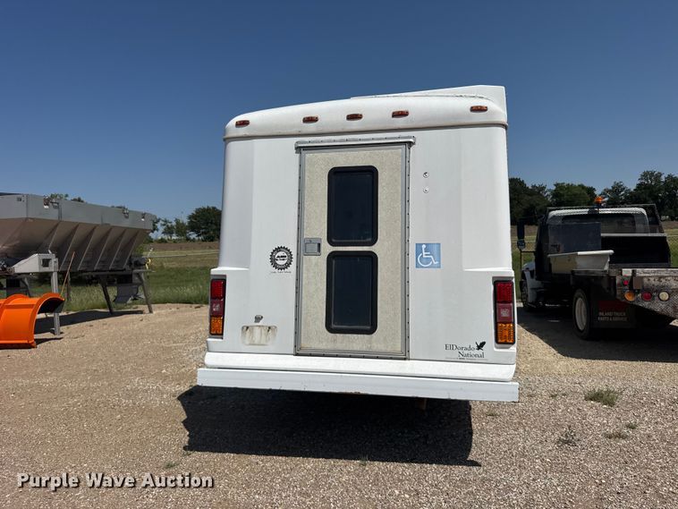 image for item DY3190 1993 Ford E-350 shuttle bus