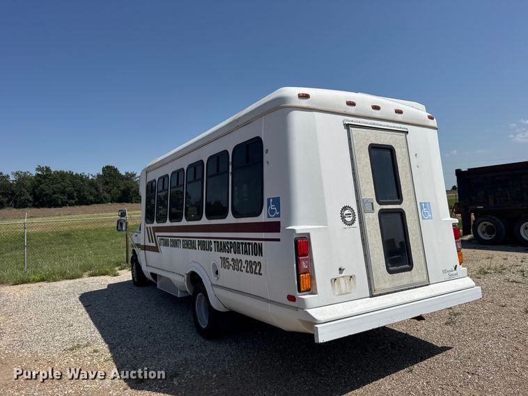 image for item DY3190 1993 Ford E-350 shuttle bus