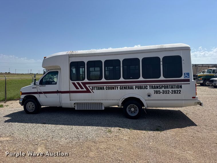 image for item DY3190 1993 Ford E-350 shuttle bus