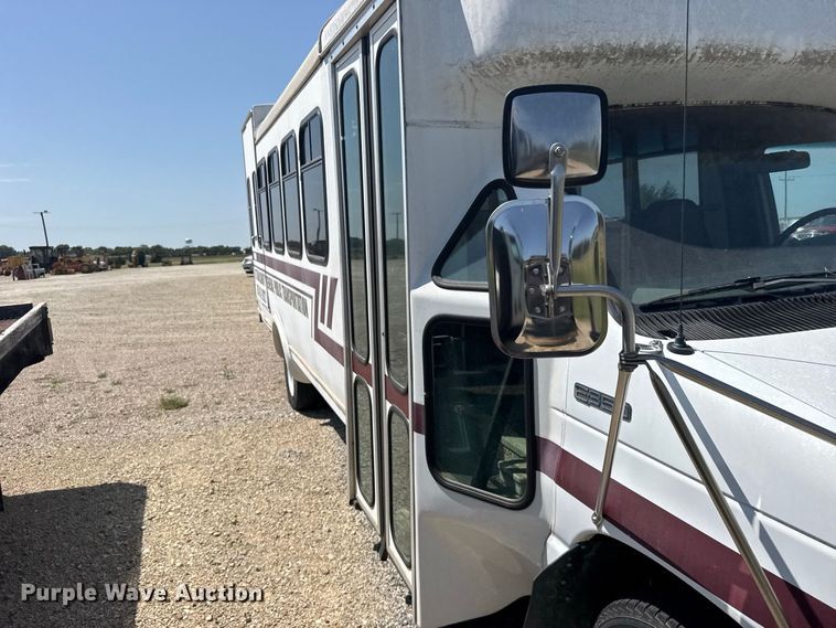 image for item DY3190 1993 Ford E-350 shuttle bus