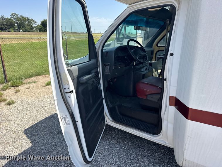 image for item DY3190 1993 Ford E-350 shuttle bus