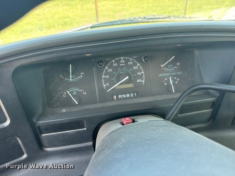 image for item DY3190 1993 Ford E-350 shuttle bus