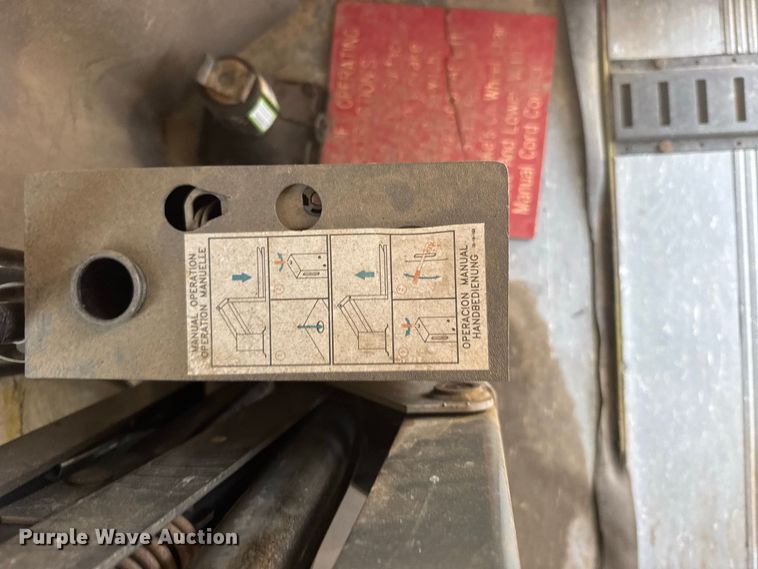 image for item DY3190 1993 Ford E-350 shuttle bus