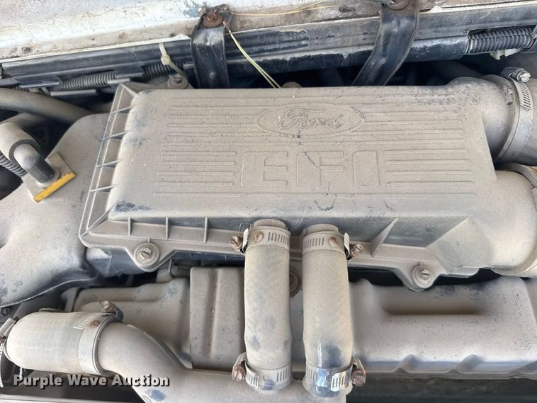 image for item DY3190 1993 Ford E-350 shuttle bus