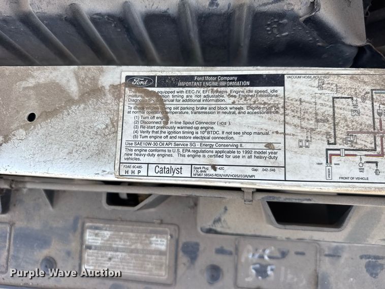 image for item DY3190 1993 Ford E-350 shuttle bus