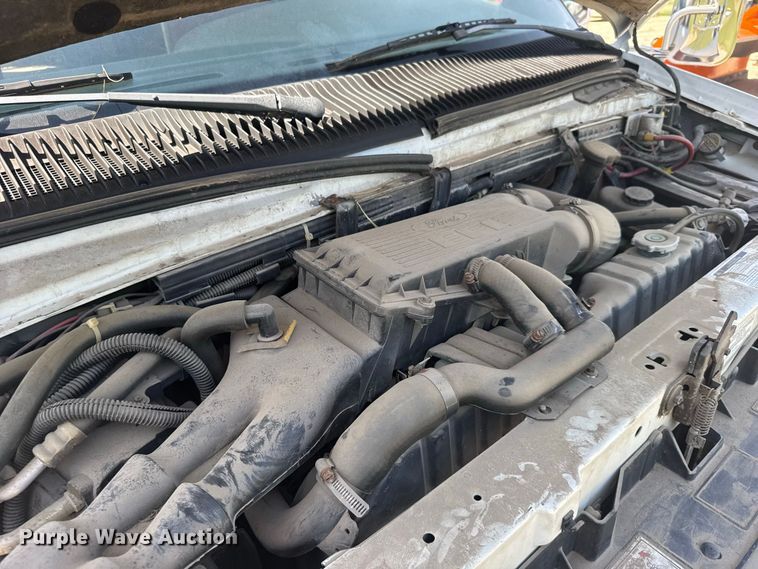 image for item DY3190 1993 Ford E-350 shuttle bus
