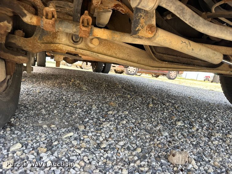 image for item DY3190 1993 Ford E-350 shuttle bus