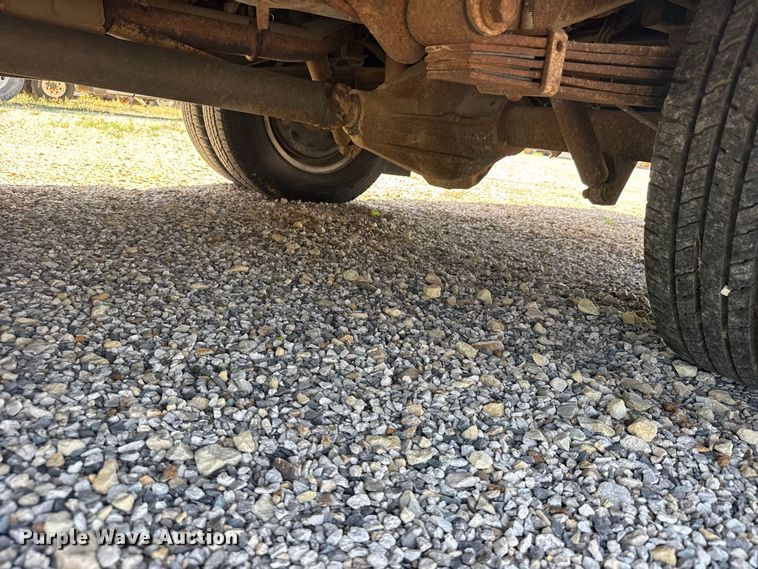 image for item DY3190 1993 Ford E-350 shuttle bus
