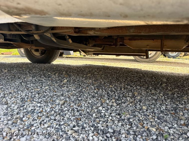 image for item DY3190 1993 Ford E-350 shuttle bus