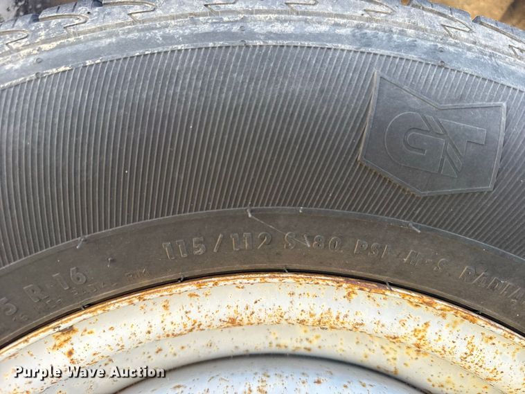 image for item DY3190 1993 Ford E-350 shuttle bus