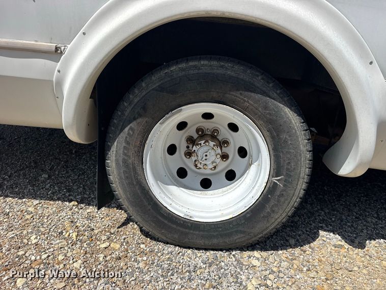 image for item DY3190 1993 Ford E-350 shuttle bus