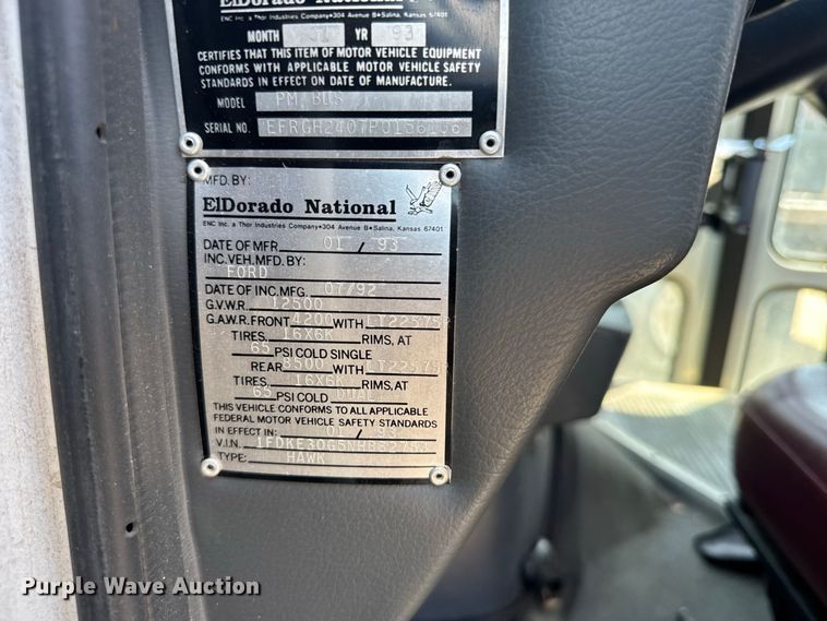 image for item DY3190 1993 Ford E-350 shuttle bus