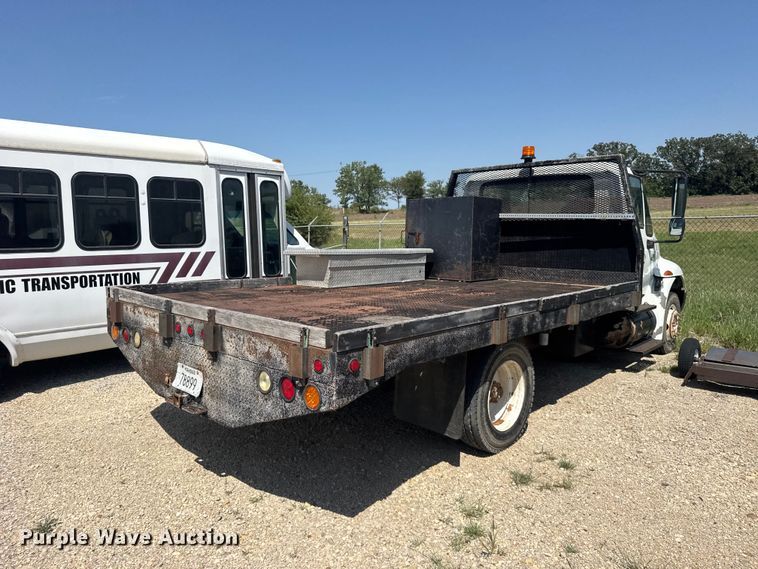 image for item DY3191 2005 International 4300 flatbed truck