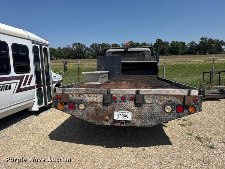 image for item DY3191 2005 International 4300 flatbed truck
