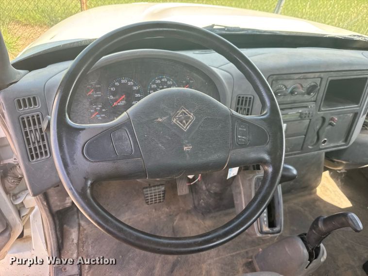 image for item DY3191 2005 International 4300 flatbed truck