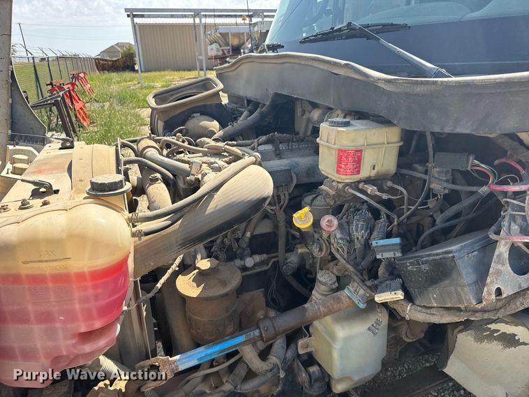 image for item DY3191 2005 International 4300 flatbed truck