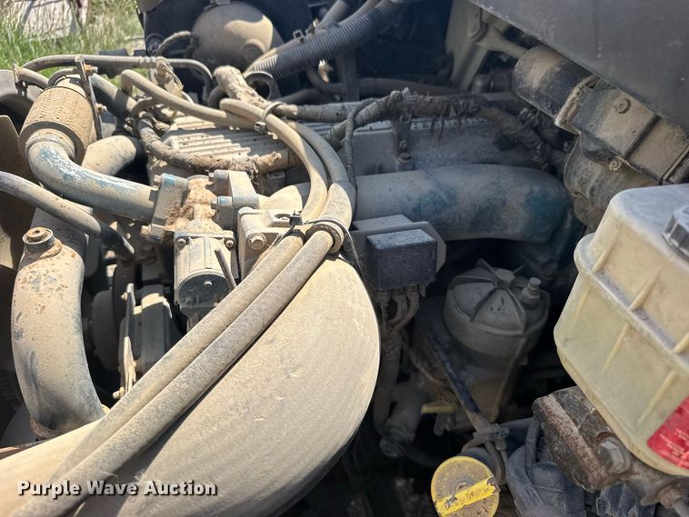 image for item DY3191 2005 International 4300 flatbed truck