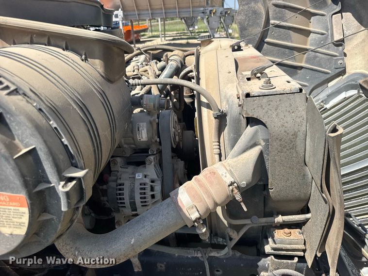 image for item DY3191 2005 International 4300 flatbed truck
