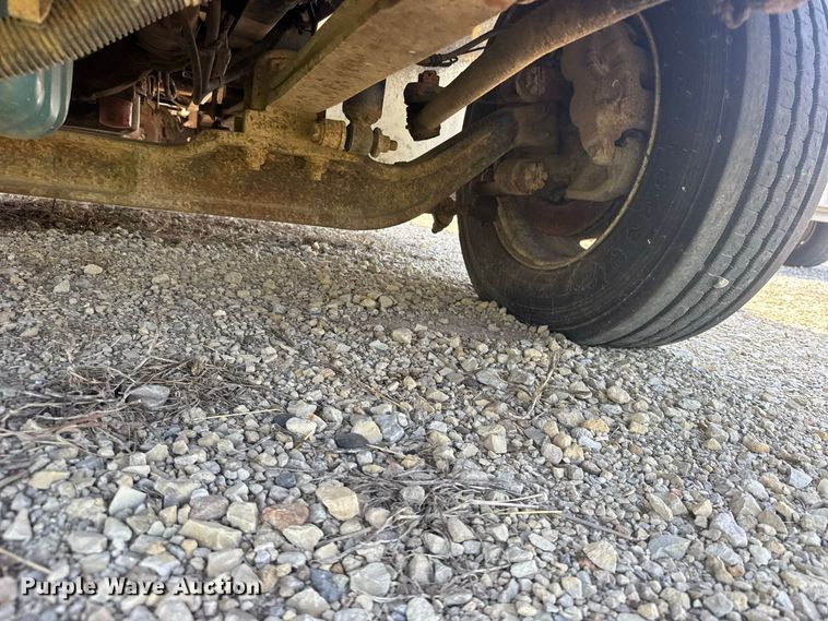 image for item DY3191 2005 International 4300 flatbed truck