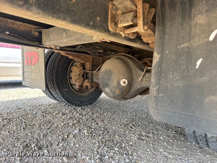 image for item DY3191 2005 International 4300 flatbed truck