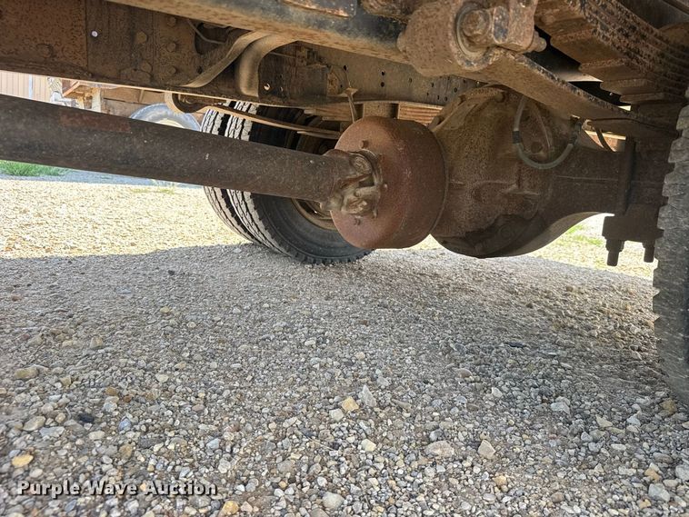 image for item DY3191 2005 International 4300 flatbed truck