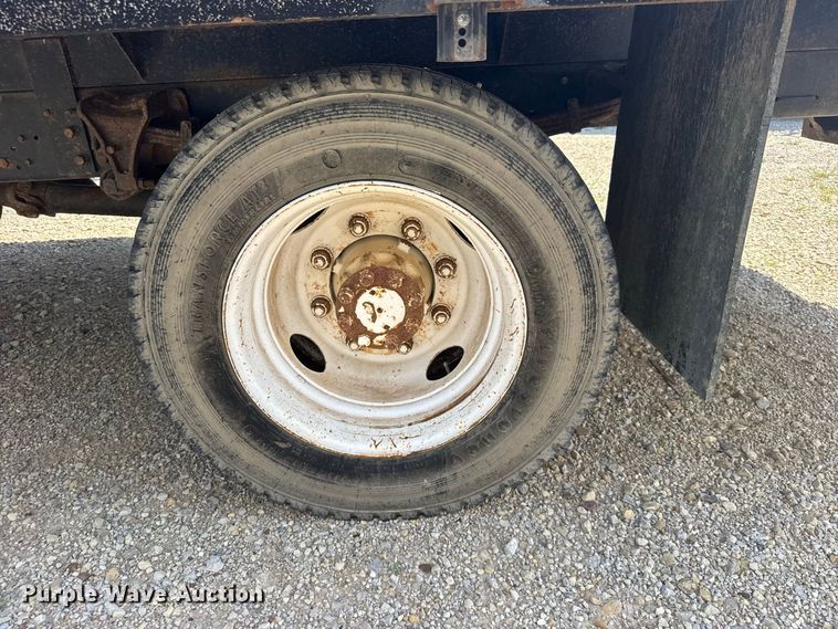 image for item DY3191 2005 International 4300 flatbed truck