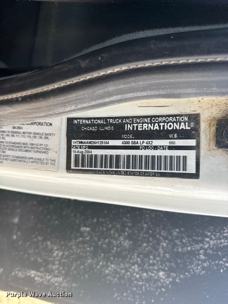 image for item DY3191 2005 International 4300 flatbed truck