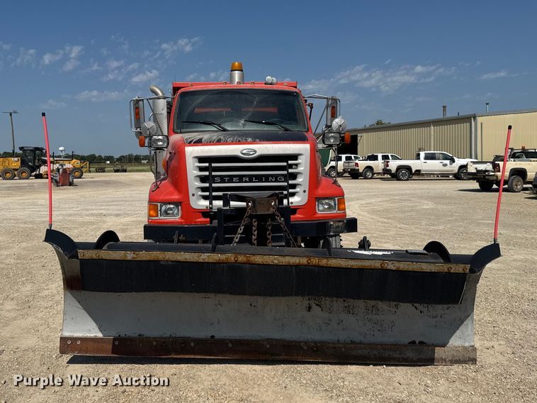 image for item DY3192 2003 Sterling L7500 Series dump truck