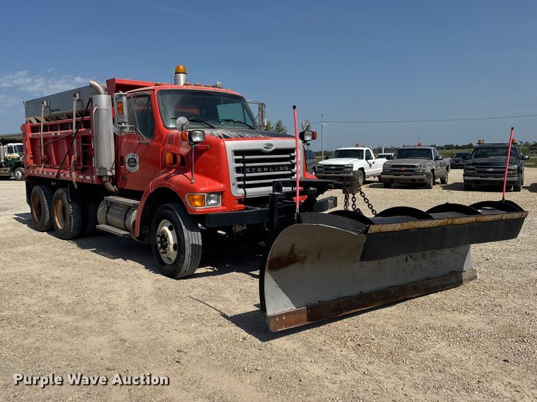 image for item DY3192 2003 Sterling L7500 Series dump truck