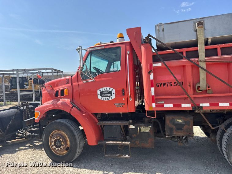 image for item DY3192 2003 Sterling L7500 Series dump truck