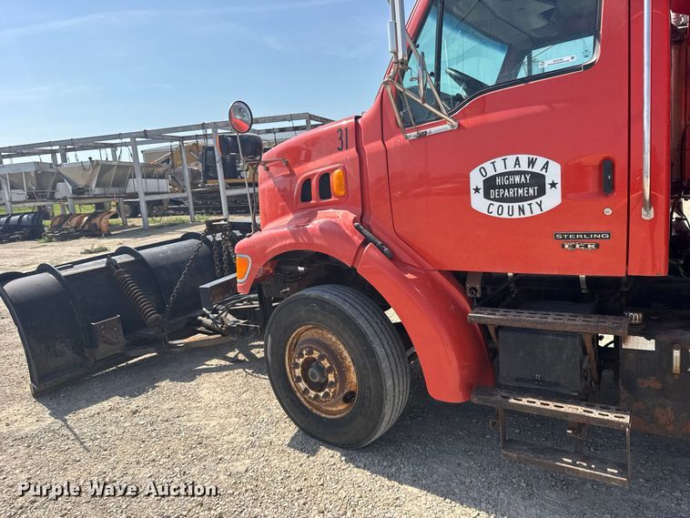 image for item DY3192 2003 Sterling L7500 Series dump truck