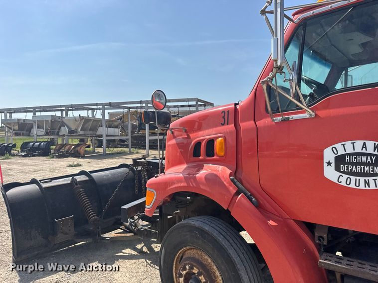 image for item DY3192 2003 Sterling L7500 Series dump truck